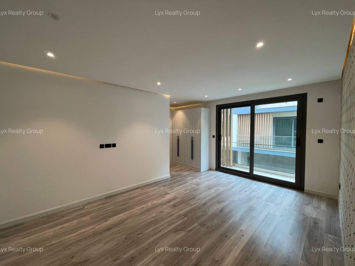 5 Bed Villa with En Suite in Lavington - 8