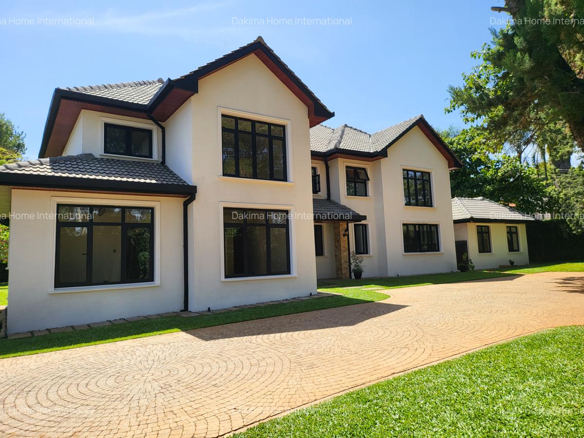 5 Bed House with En Suite in Runda - 1