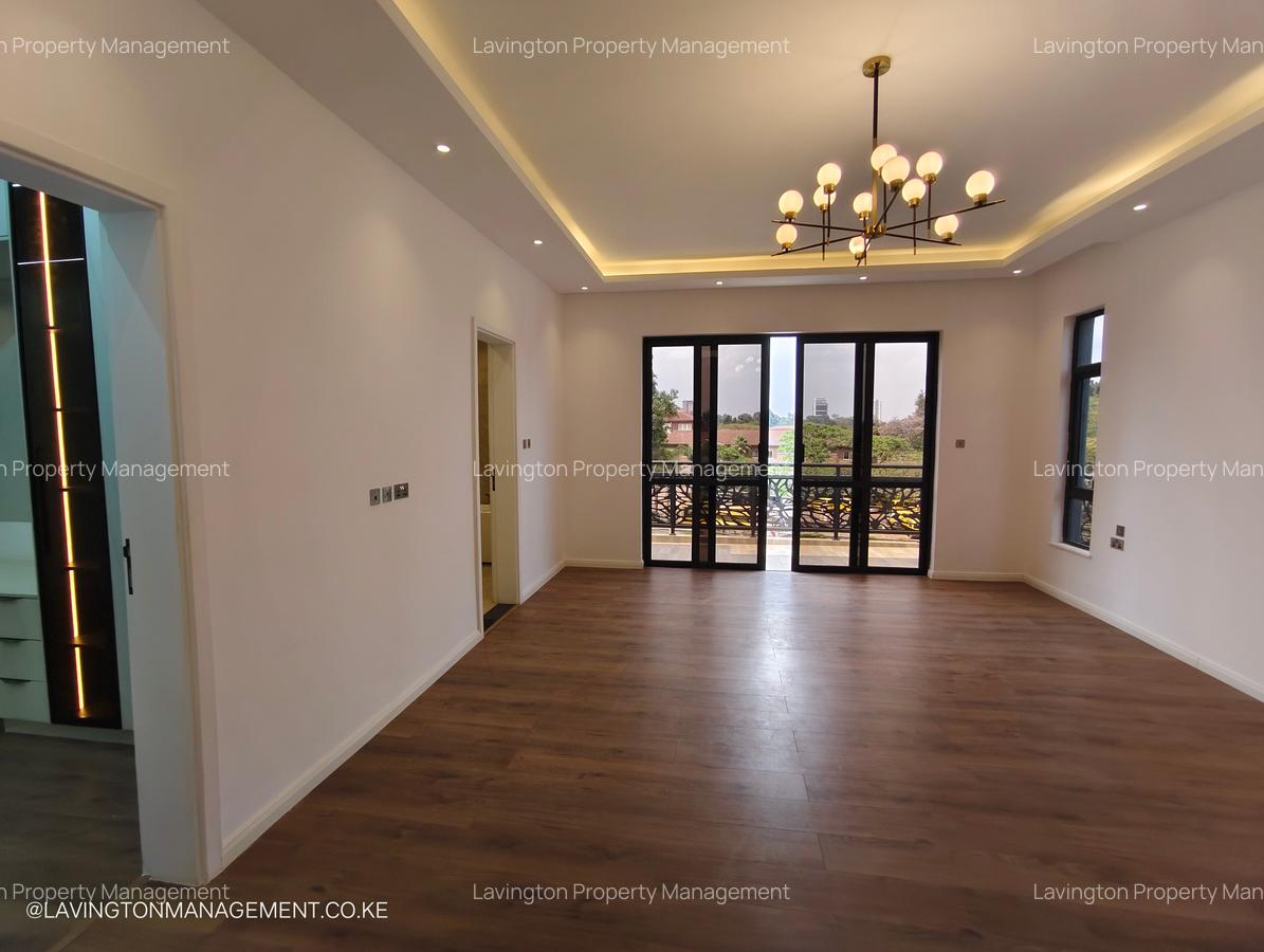 5 Bed House with En Suite at Lavington Green - 20