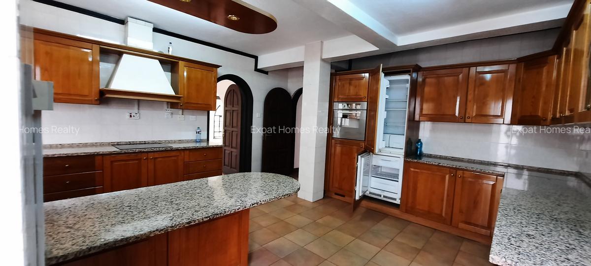 4 Bed Villa with En Suite in Lavington - 6