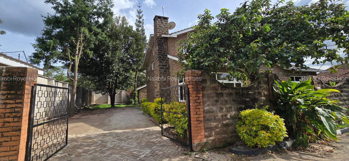 5 Bed Townhouse with En Suite at Lavington Green - 3