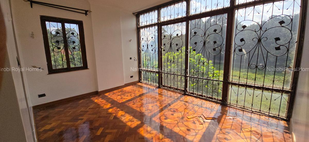 5 Bed Townhouse with En Suite at Lavington Green - 20