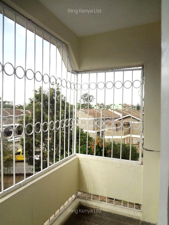 Furnished 3 Bed Apartment with En Suite at Woodley - 9