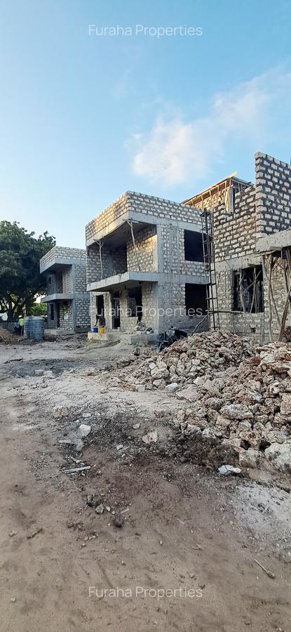 4 Bed Townhouse with En Suite in Nyali Area - 2