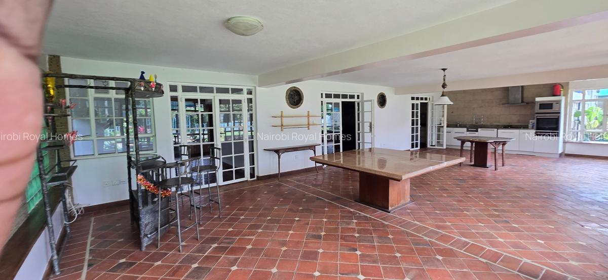 4 Bed House with En Suite at Mimosas Drive - 11