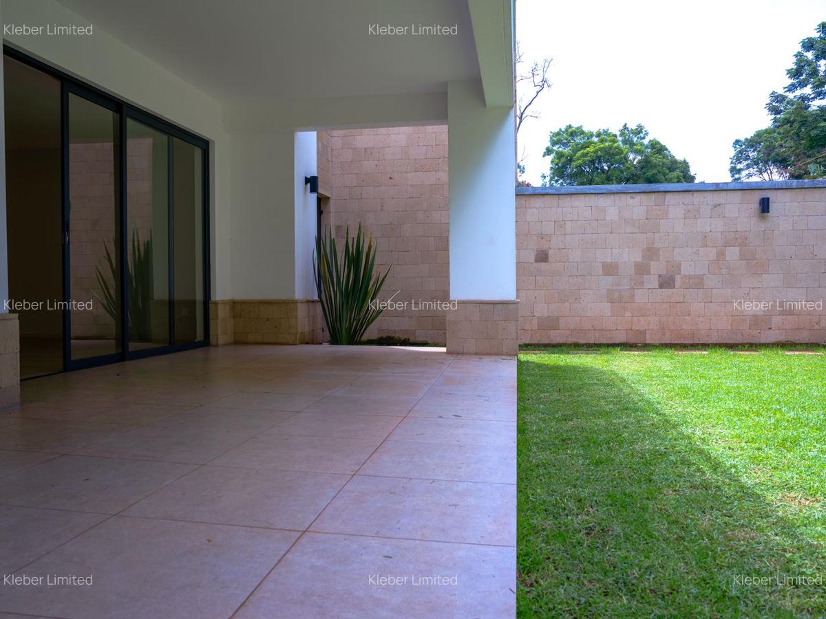 6 Bed House with En Suite in Kyuna - 8