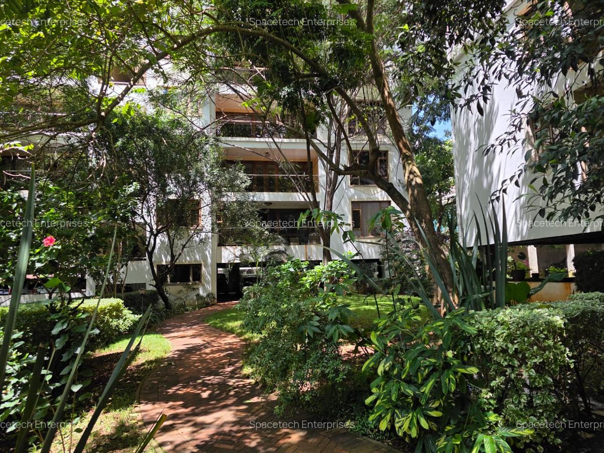 3 Bed Apartment with En Suite in Riverside - 1