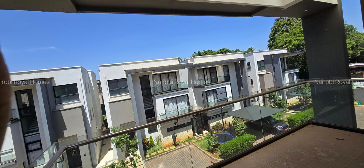 5 Bed Townhouse with En Suite at Lavington Green - 8