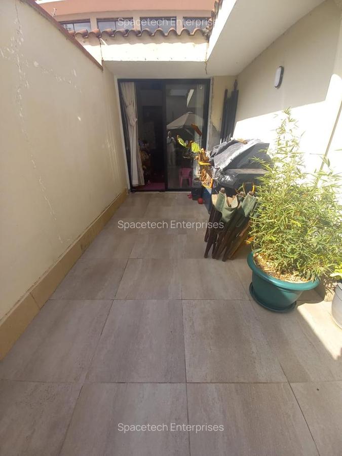 4 Bed Townhouse with En Suite in Spring Valley - 3