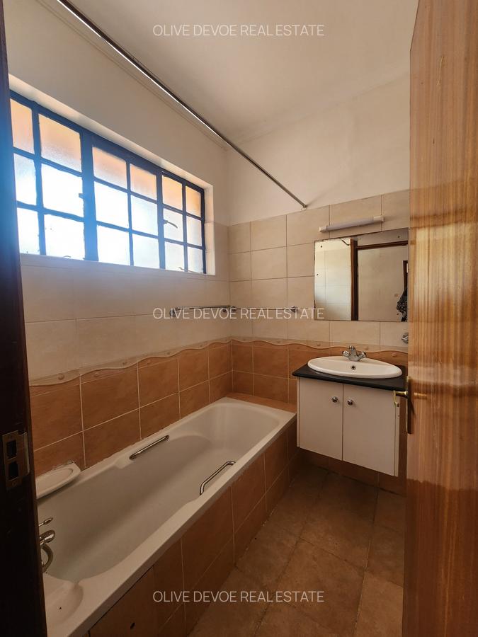 5 Bed Townhouse with En Suite in Kileleshwa - 12