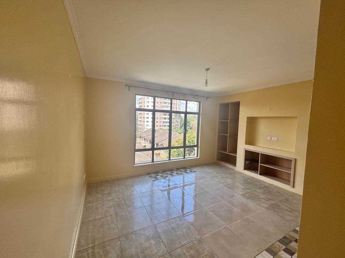 1 Bed Apartment with En Suite at Handred Road - 3