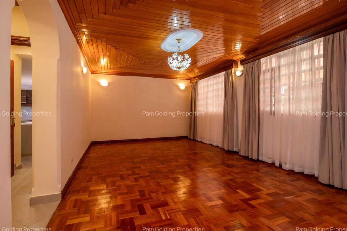 5 Bed House in Runda - 17