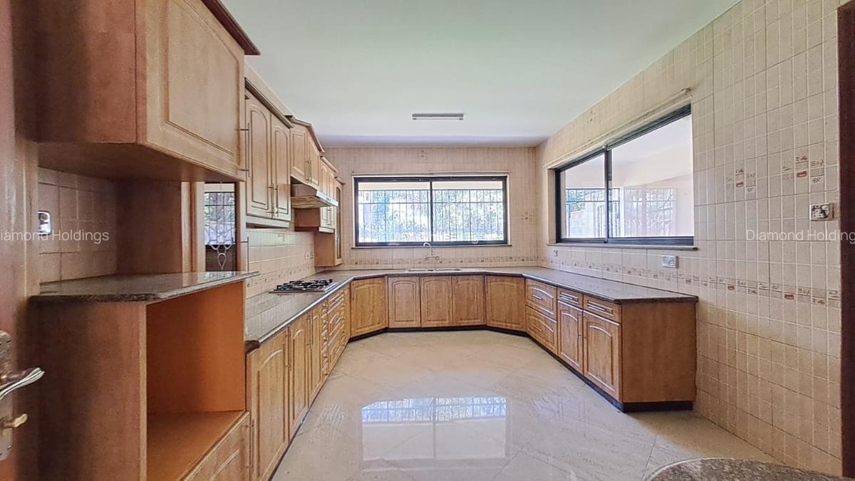 4 Bed Townhouse with En Suite in Westlands Area - 2