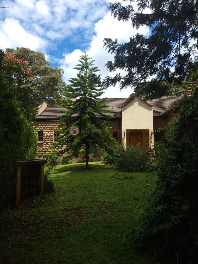 5 Bed Villa with En Suite in Karen Hardy - 16