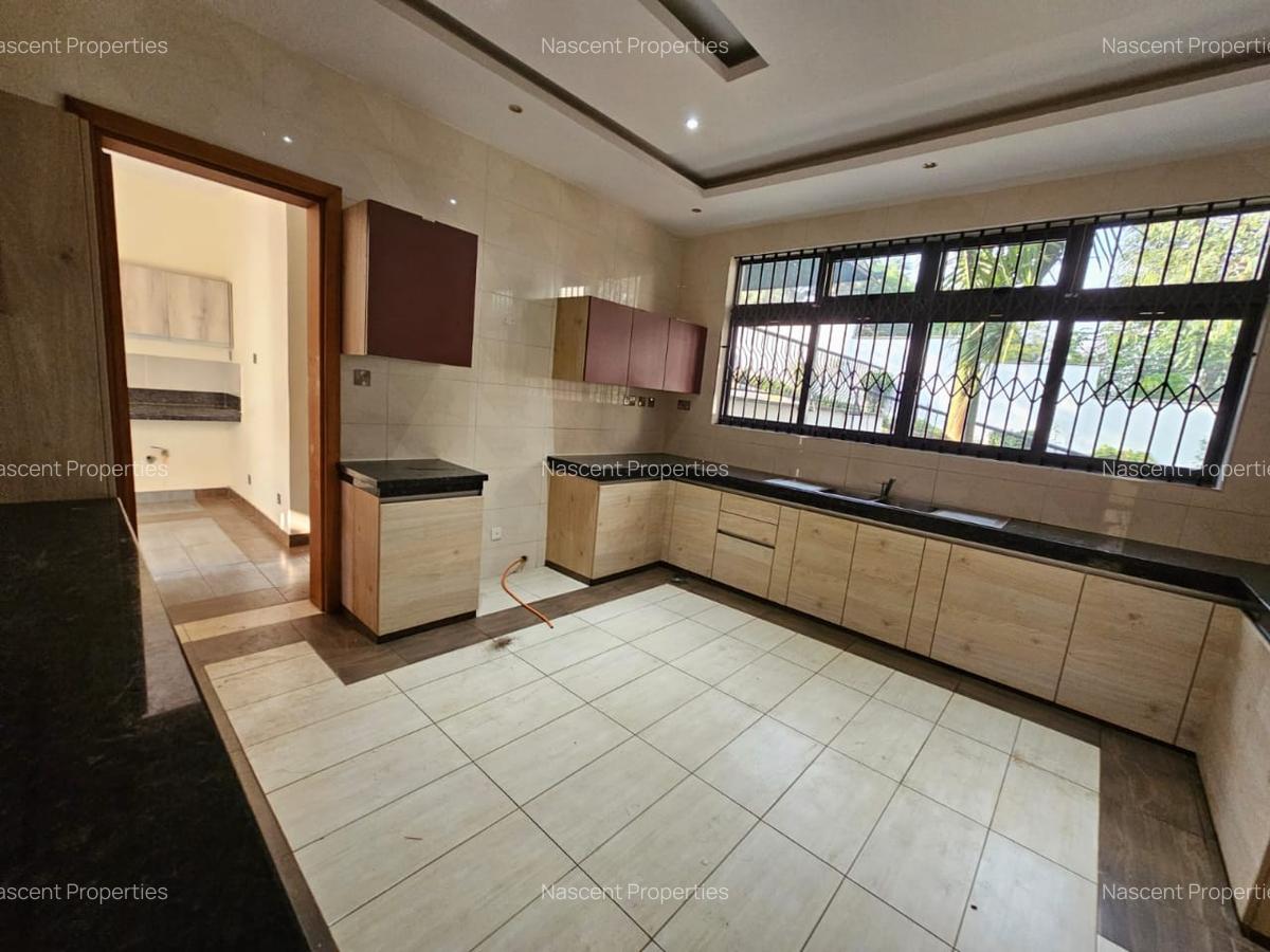 7 Bed House with En Suite in Nyari - 5