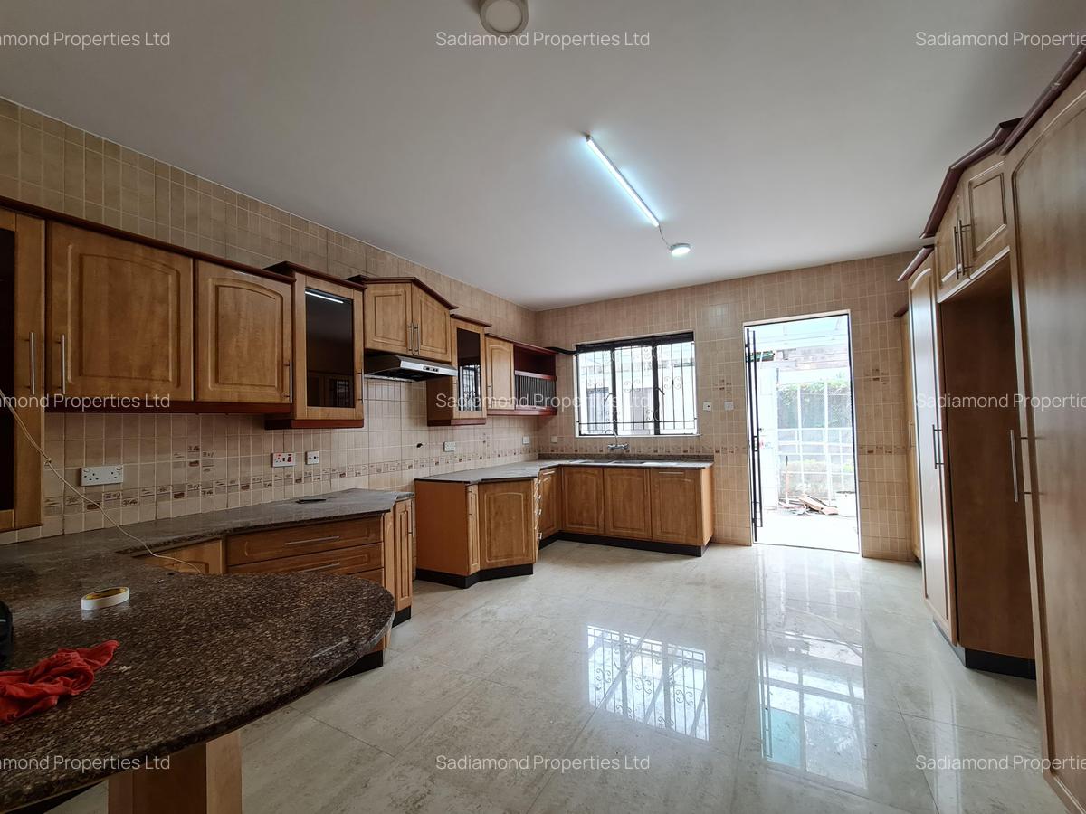 4 Bed Townhouse with En Suite at Brookside Drive - 9