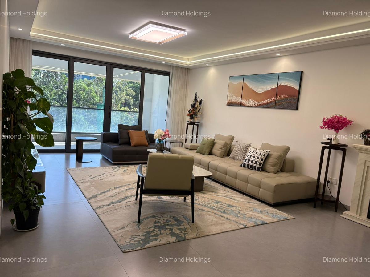 3 Bed Apartment with En Suite in Brookside - 1