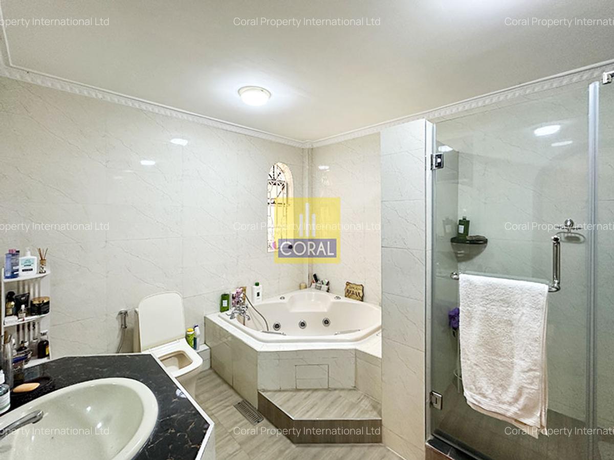 5 Bed Villa in Riverside - 18