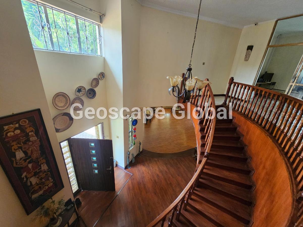 5 Bed House with En Suite in Spring Valley - 3