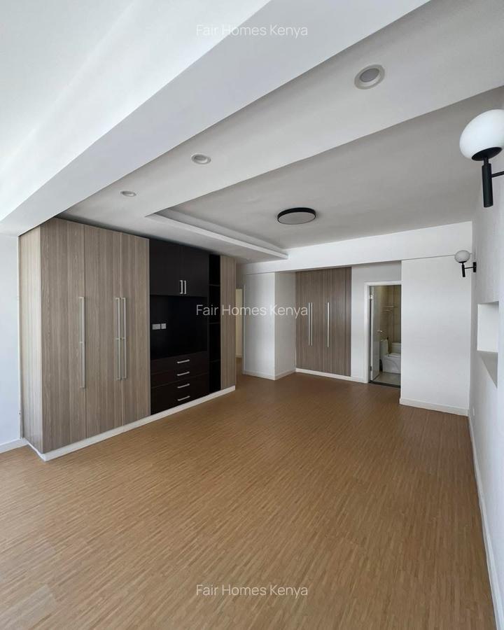 3 Bed Apartment with En Suite at Hatheru Road - 4