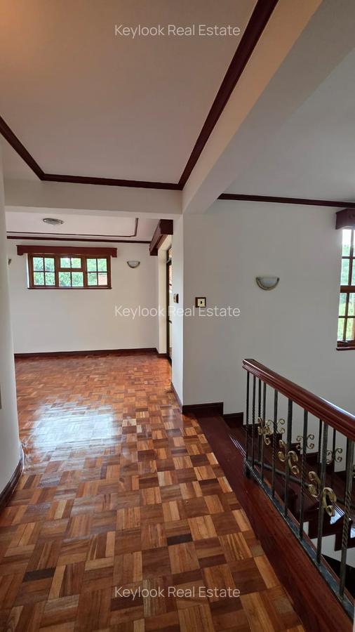 4 Bed Townhouse with En Suite at Lavington - 5