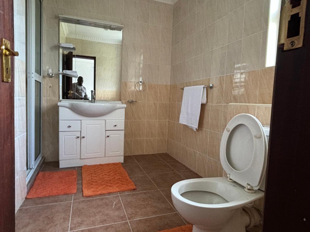 Serviced 2 Bed Apartment with En Suite in Runda - 16