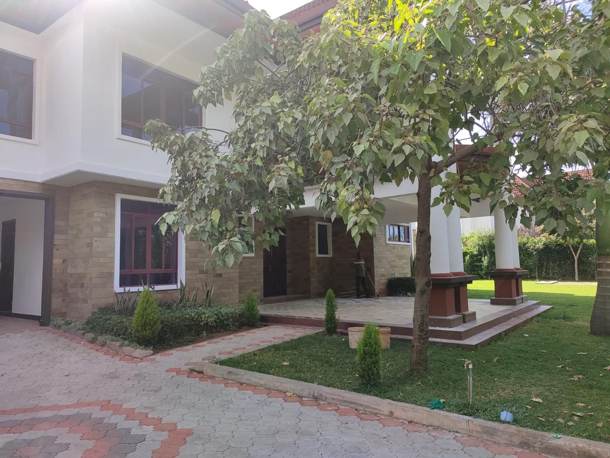 5 Bed House with En Suite in Karen - 3