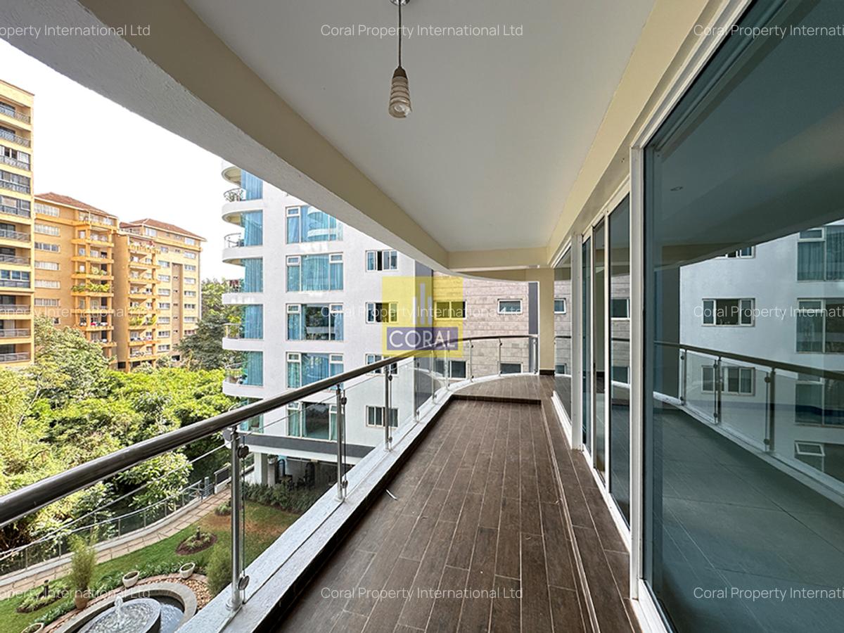 3 Bed Apartment in Riverside - 3