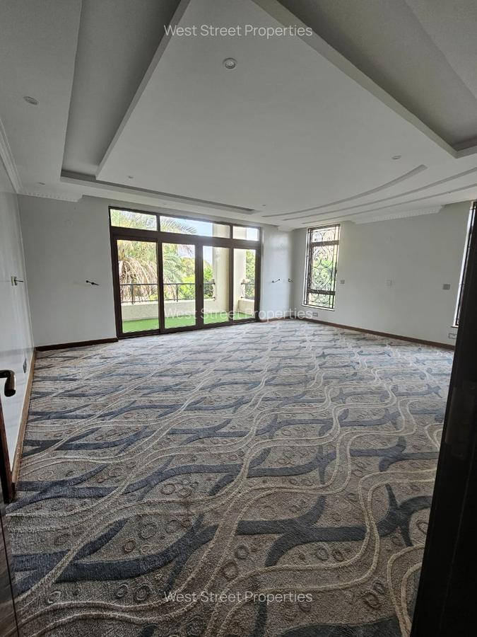 6 Bed Townhouse with En Suite at Lavington - 6