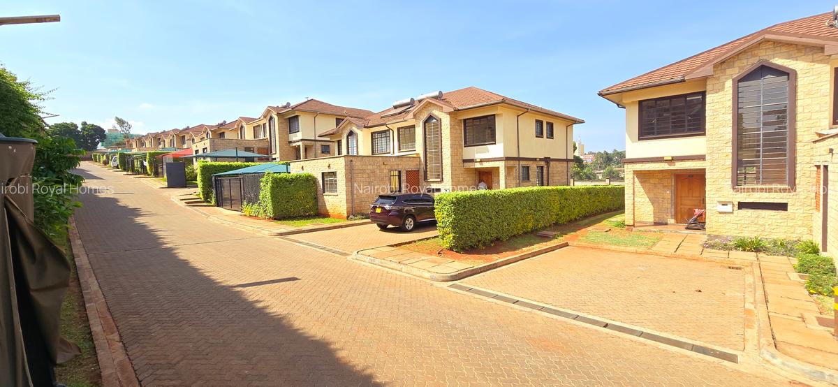 5 Bed Townhouse with En Suite at Edenville - 4