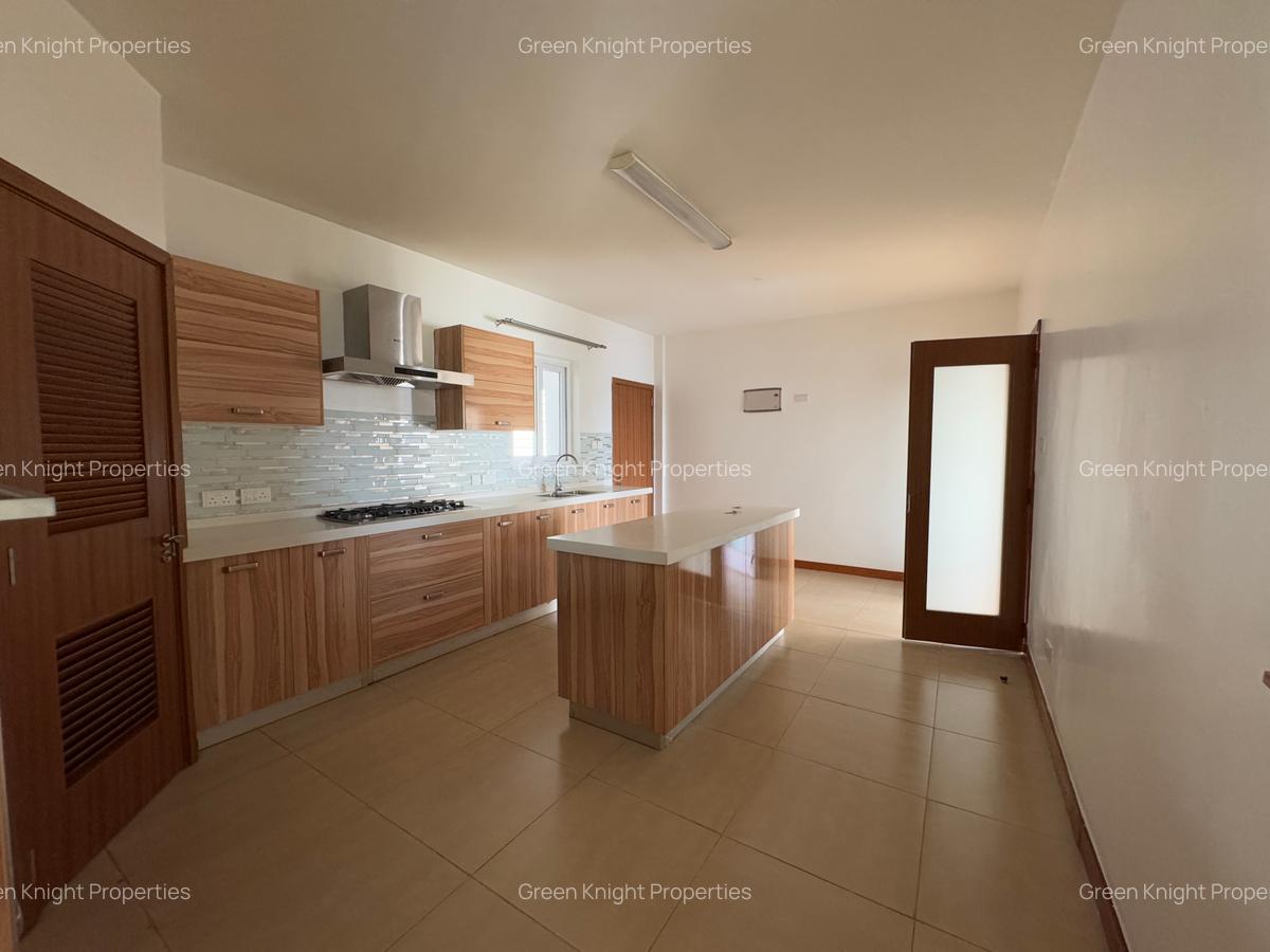 Serviced 3 Bed Apartment with En Suite in Kilimani - 9