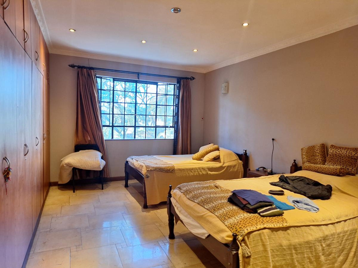 5 Bed Townhouse with En Suite in General Mathenge - 18