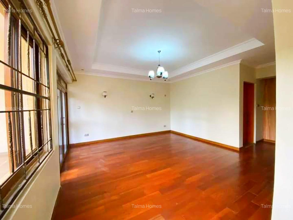 5 Bed Townhouse with En Suite at Lavington - 7