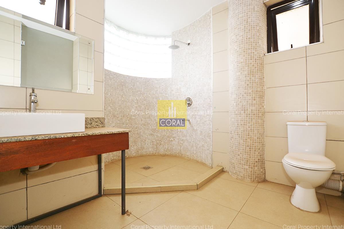 5 Bed House in Riverside - 8