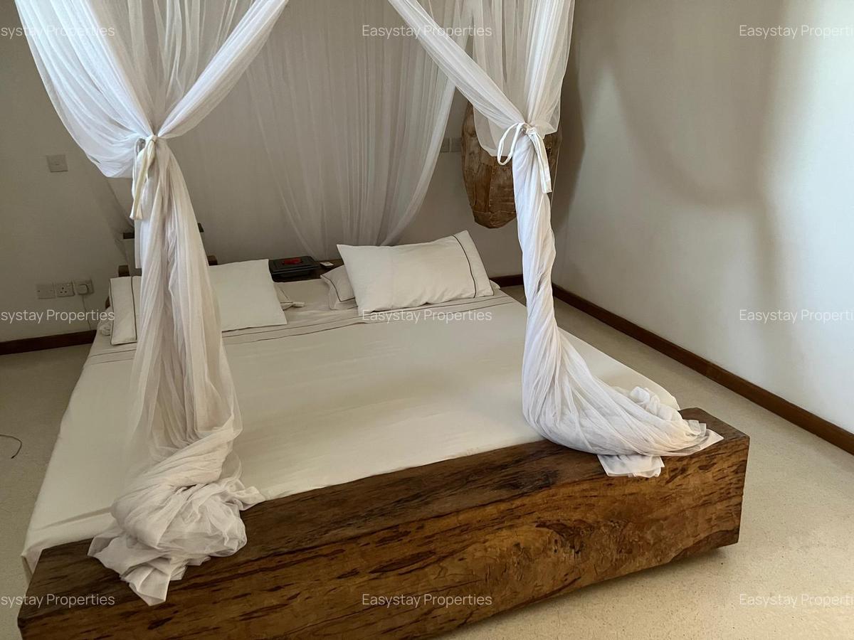 3 Bed Villa with Swimming Pool in Watamu - 2