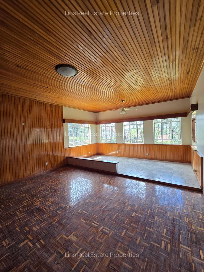 6 Bed House with En Suite in Nyari - 12