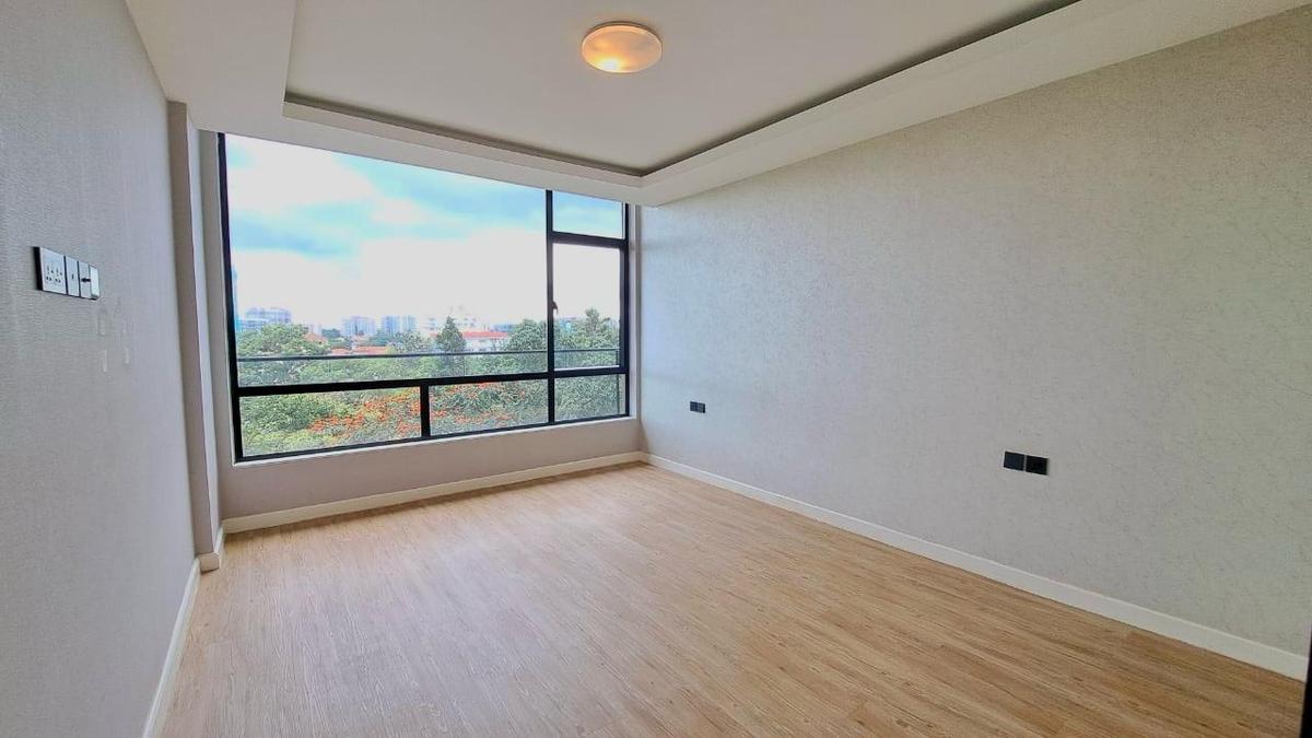 3 Bed Apartment with En Suite at Brookside - 10