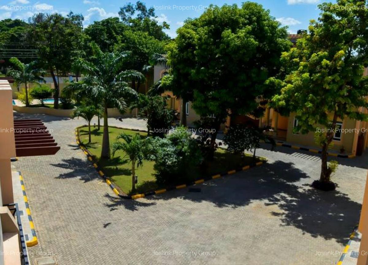5 Bed Townhouse with Swimming Pool in Nyali Area - 9
