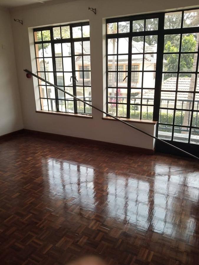 5 Bed Townhouse with En Suite in Lavington - 6