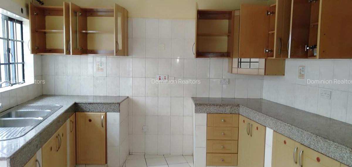 4 Bed Townhouse with Gym in Westlands Area - 11