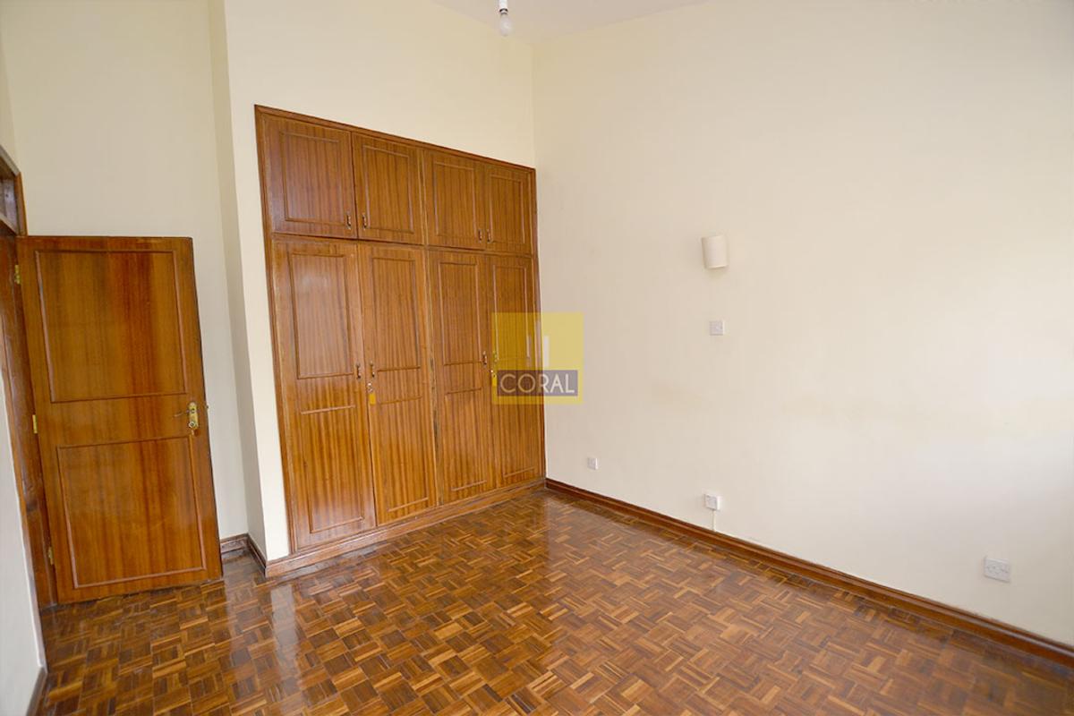 5 Bed Villa with En Suite in Westlands Area - 17