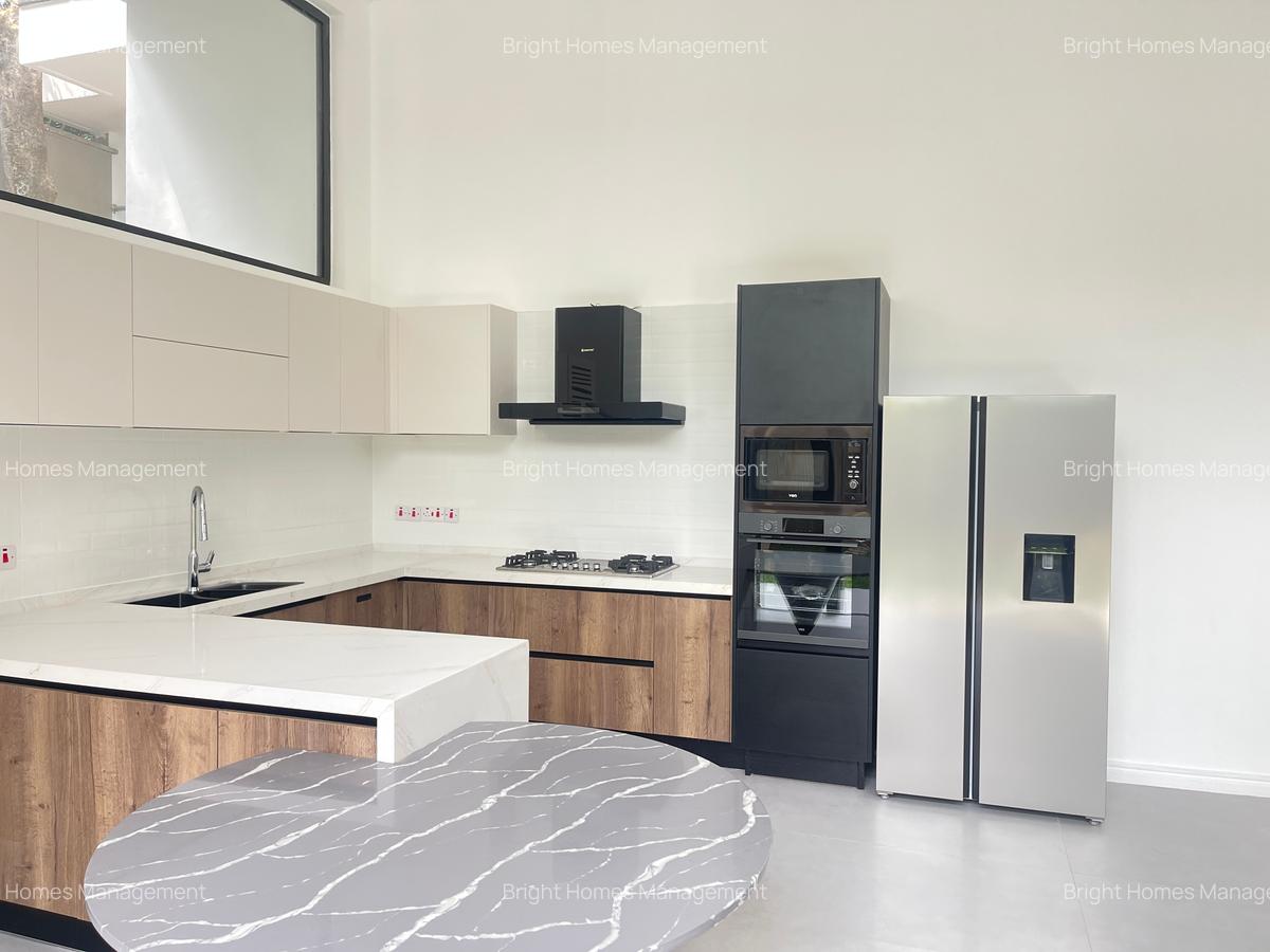 2 Bed Townhouse with En Suite in Lavington - 4