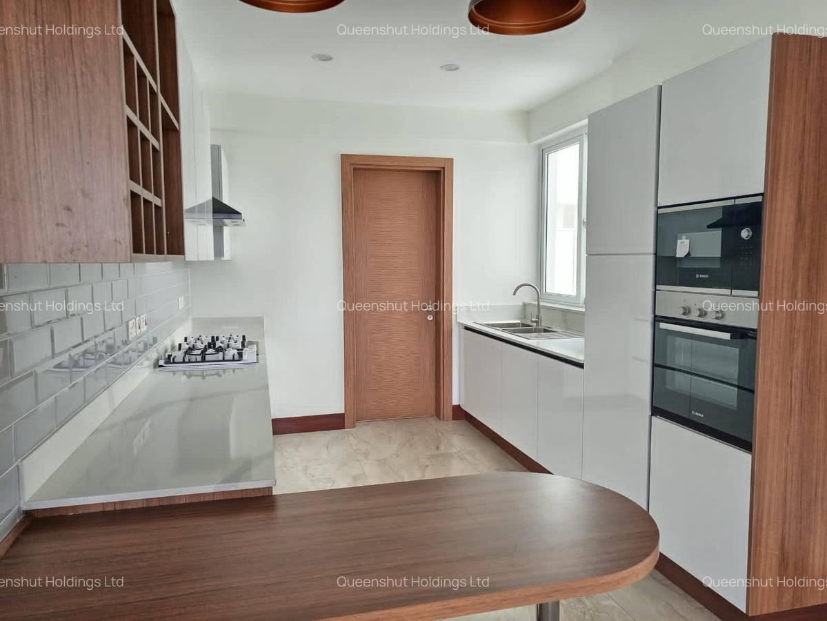 3 Bed Apartment with En Suite in Parklands - 2