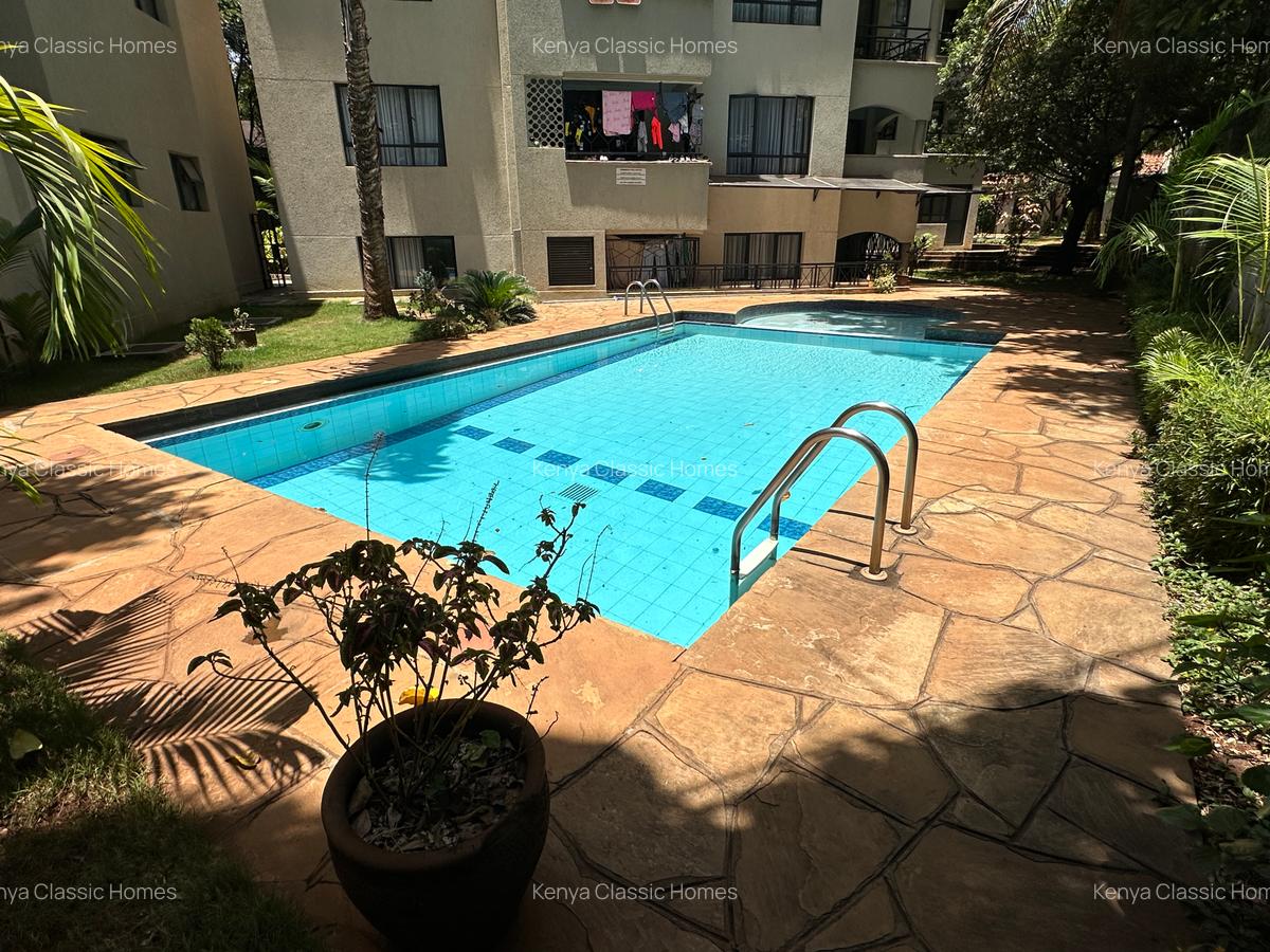 3 Bed Apartment with En Suite at Lavington - 15