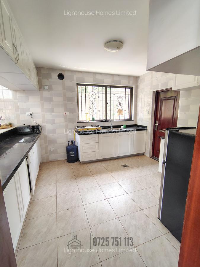 5 Bed Townhouse with En Suite at Lavington - 3