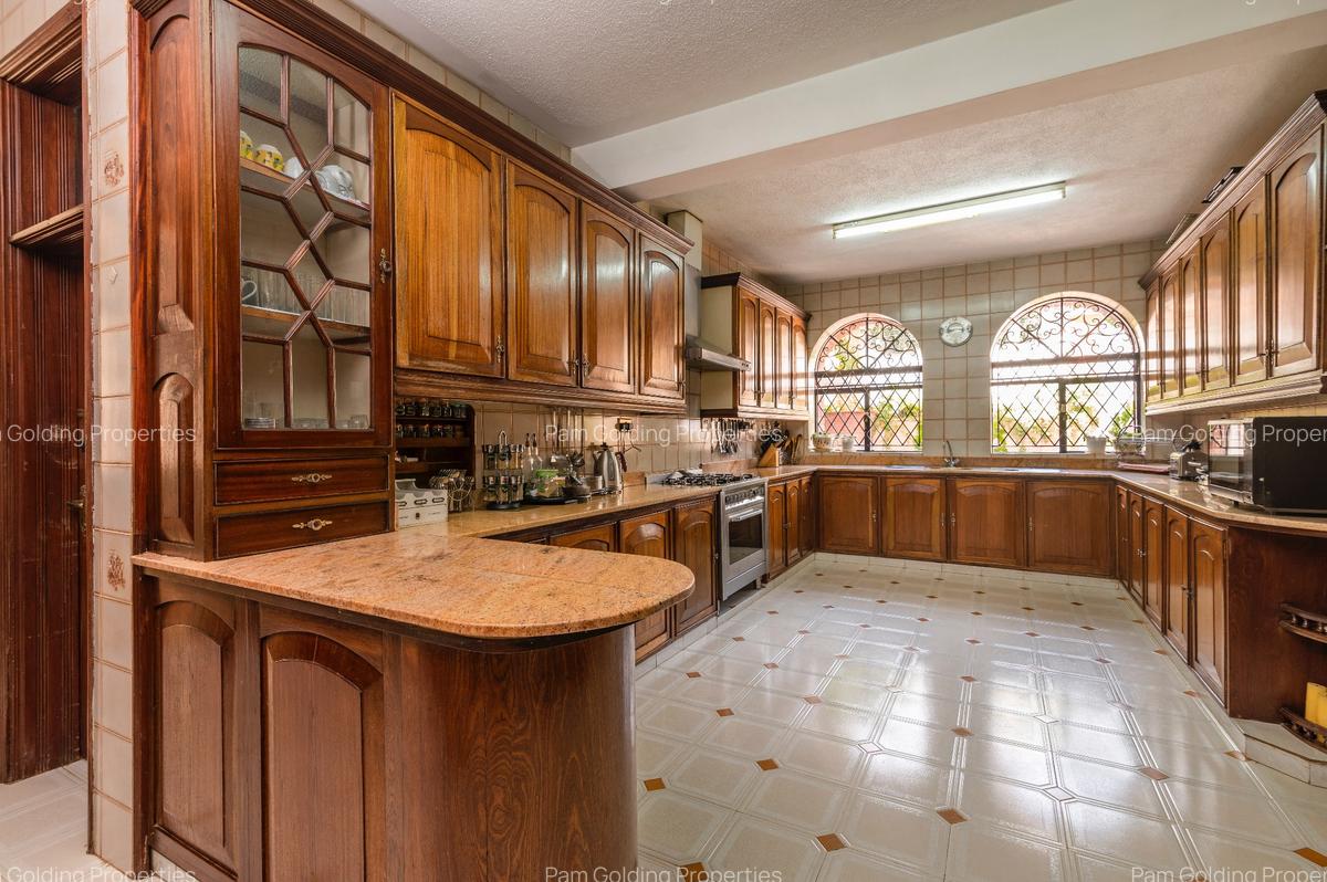 4 Bed House with Garden in Gigiri - 6