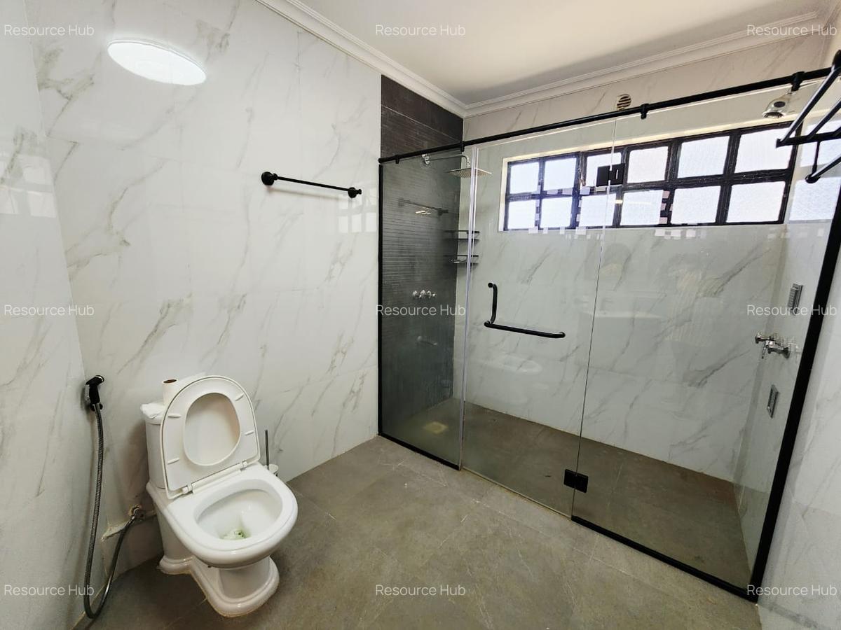 4 Bed Townhouse with En Suite at Lavington - 20