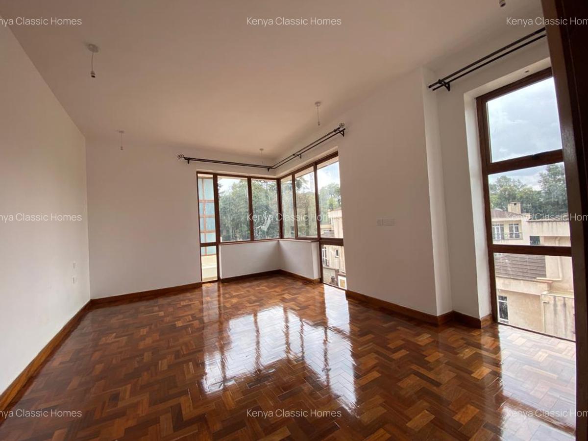 6 Bed Villa with En Suite at Lavington - 5