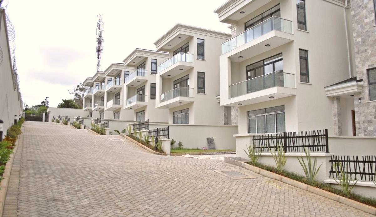 5 Bed Townhouse with En Suite in Lavington - 2