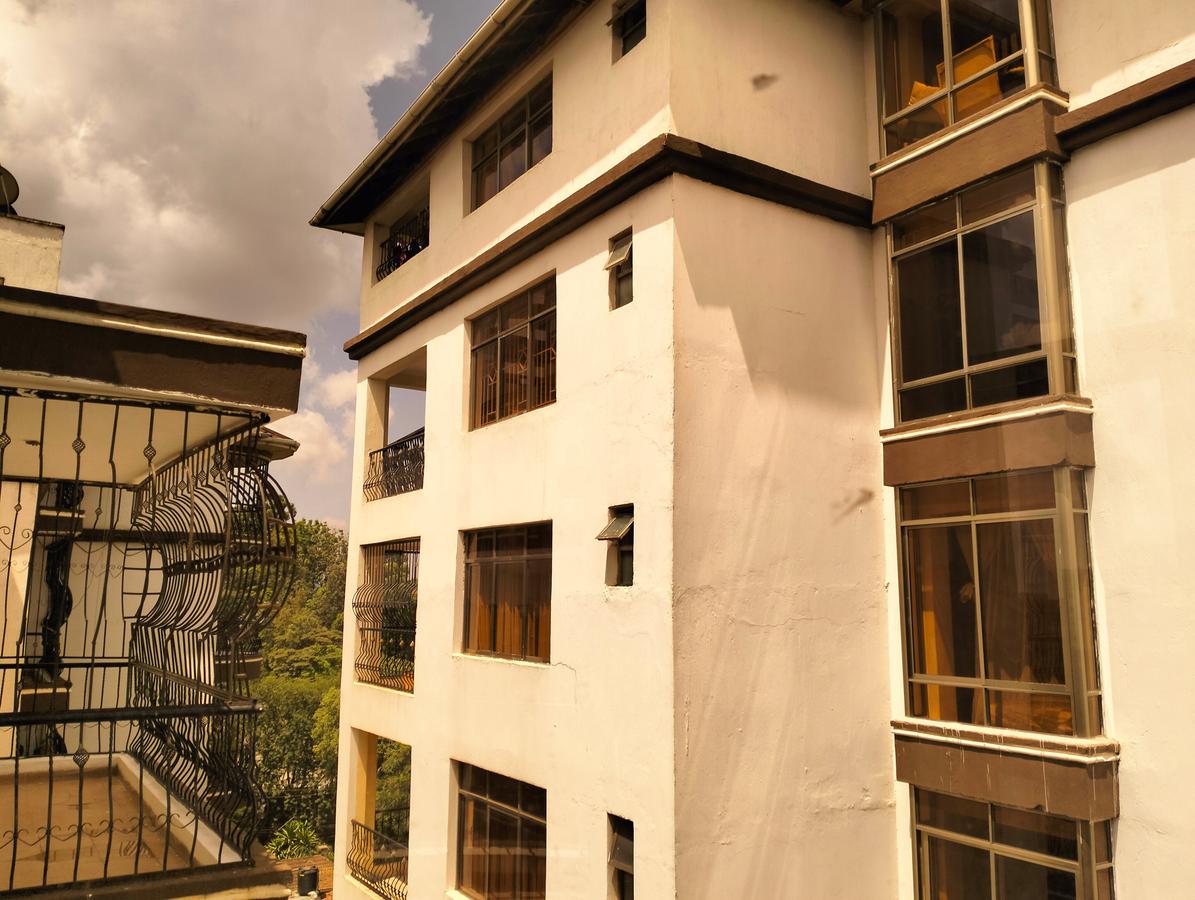 3 Bed Apartment with En Suite in Lavington - 1